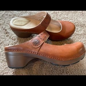 New Dansko Leather Clogs Size 40